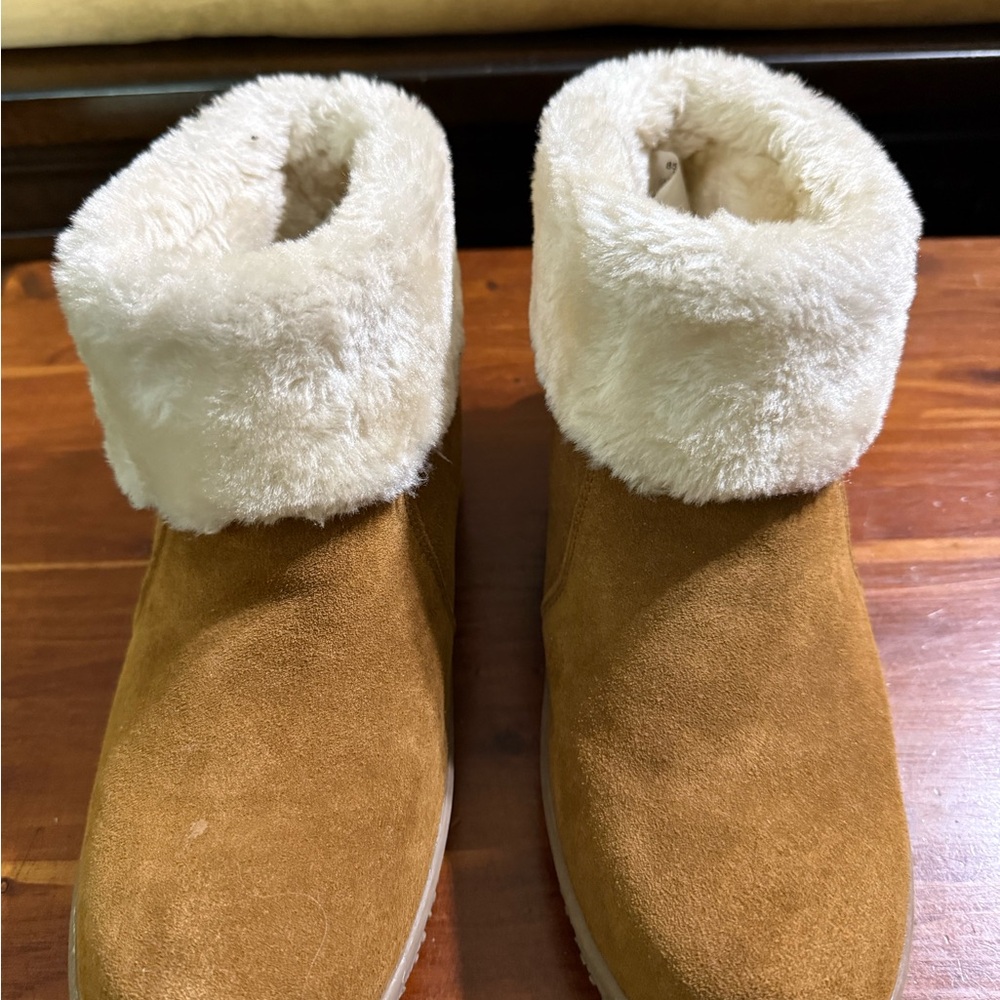 Minnetonka Tan Ankle Boots with Cream Fur